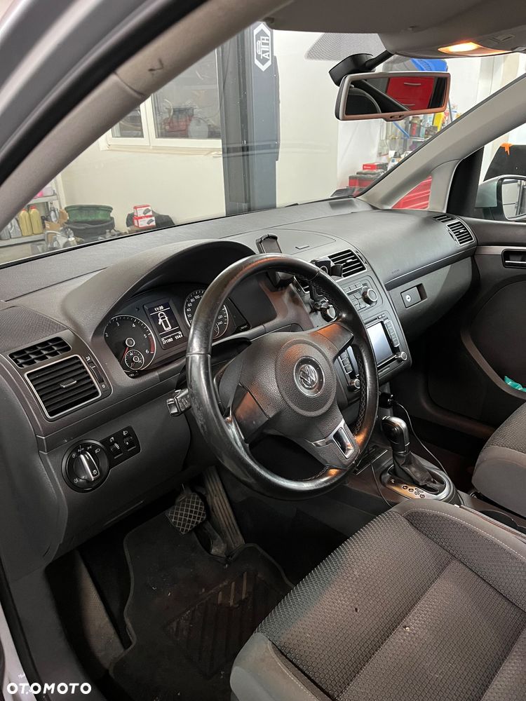 Volkswagen Touran - 5