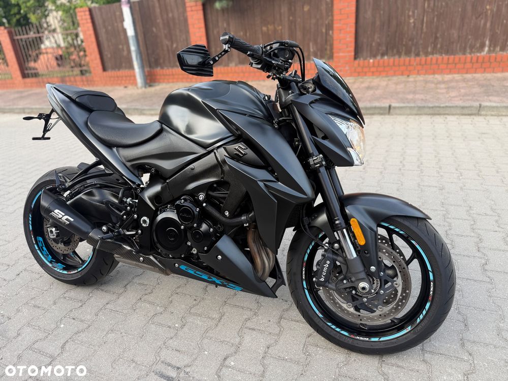 Suzuki GSX - 3
