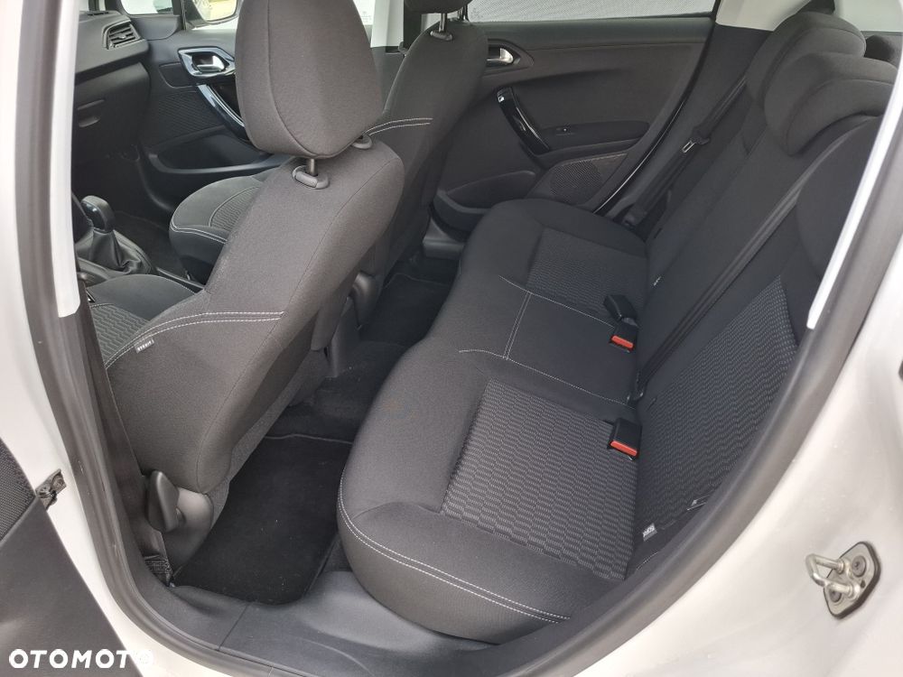 Peugeot 208 - 6