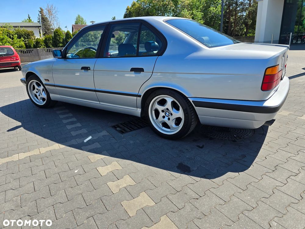 BMW Seria 5 525i - 2