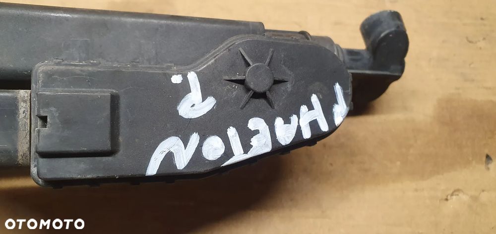 Spryskiwacz lampy Xenon prawy przód VW Phaeton 3D0955978B - 7