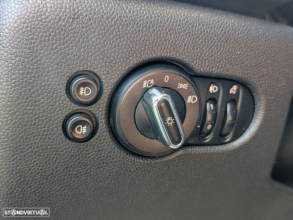 MINI 3 Portas Cooper D - 16
