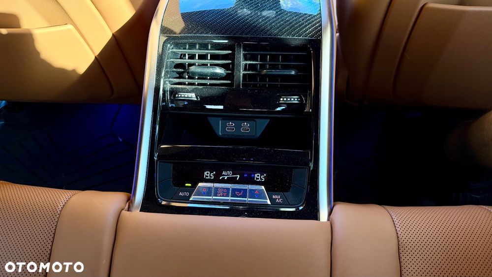 BMW Seria 8 840d xDrive mHEV - 33