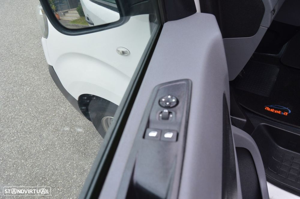 Peugeot Expert Outro - 16