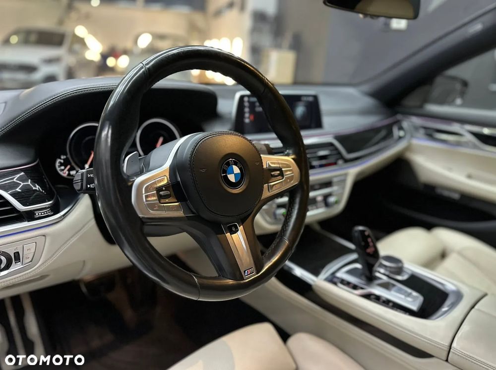 BMW Seria 7 750i xDrive - 10