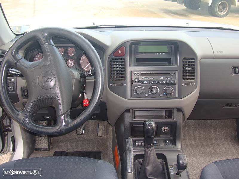 Mitsubishi Pajero 3.2 DI-D GLS TA Longo - 4