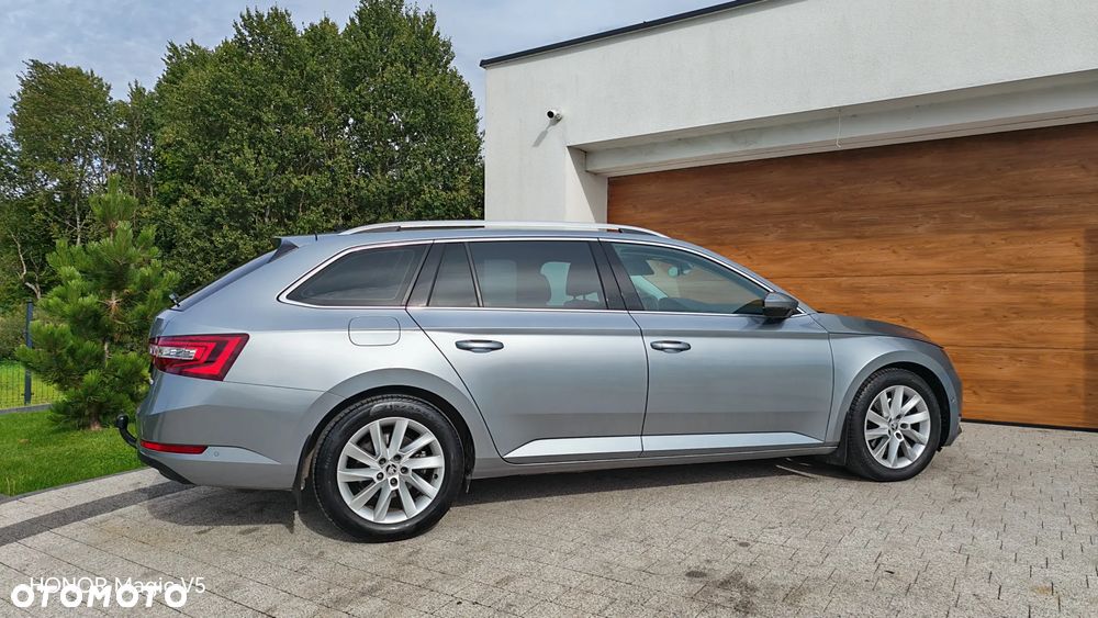 Skoda Superb 2.0 TDI DSG Premium Edition - 29