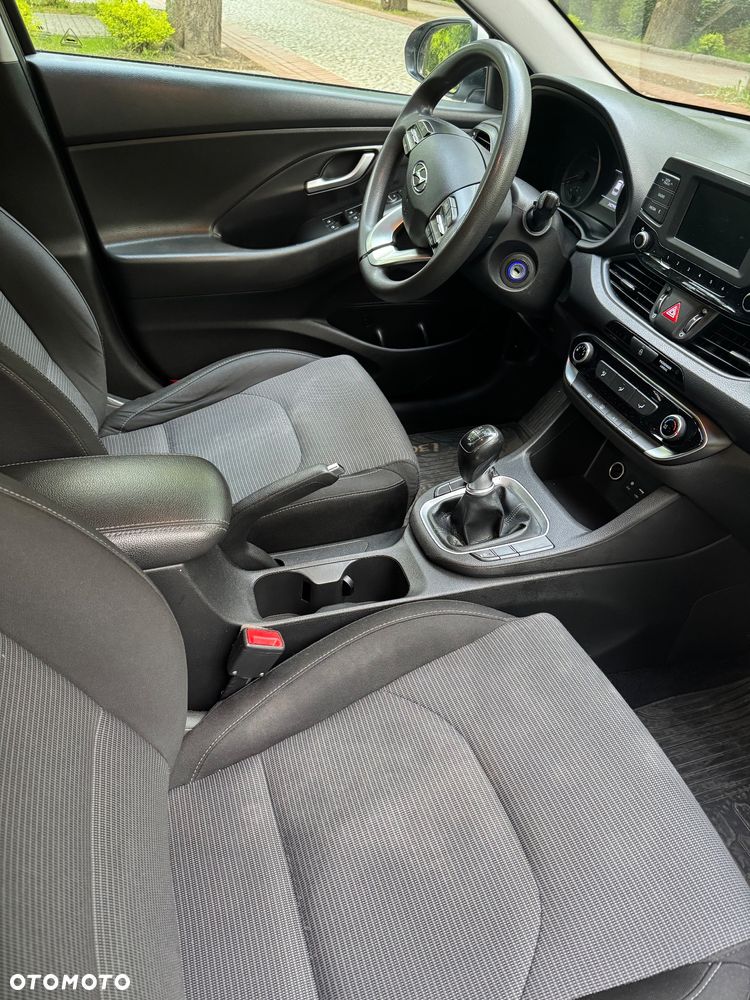 Hyundai i30 1.6 D Classic + - 18