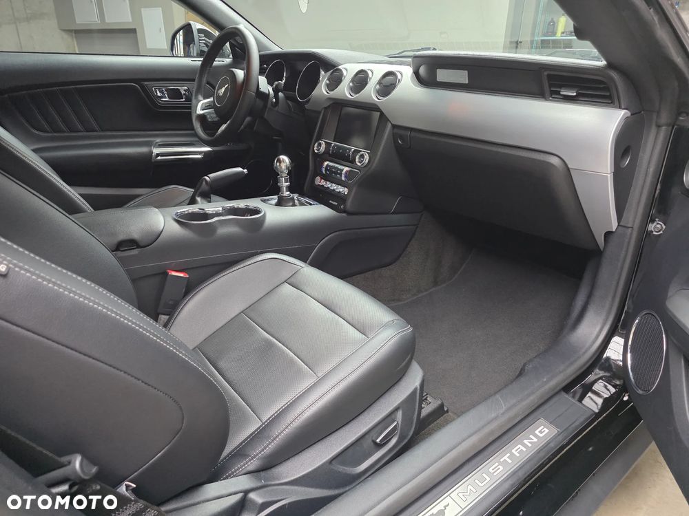 Ford Mustang - 6