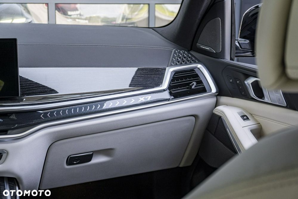 BMW X7 - 24