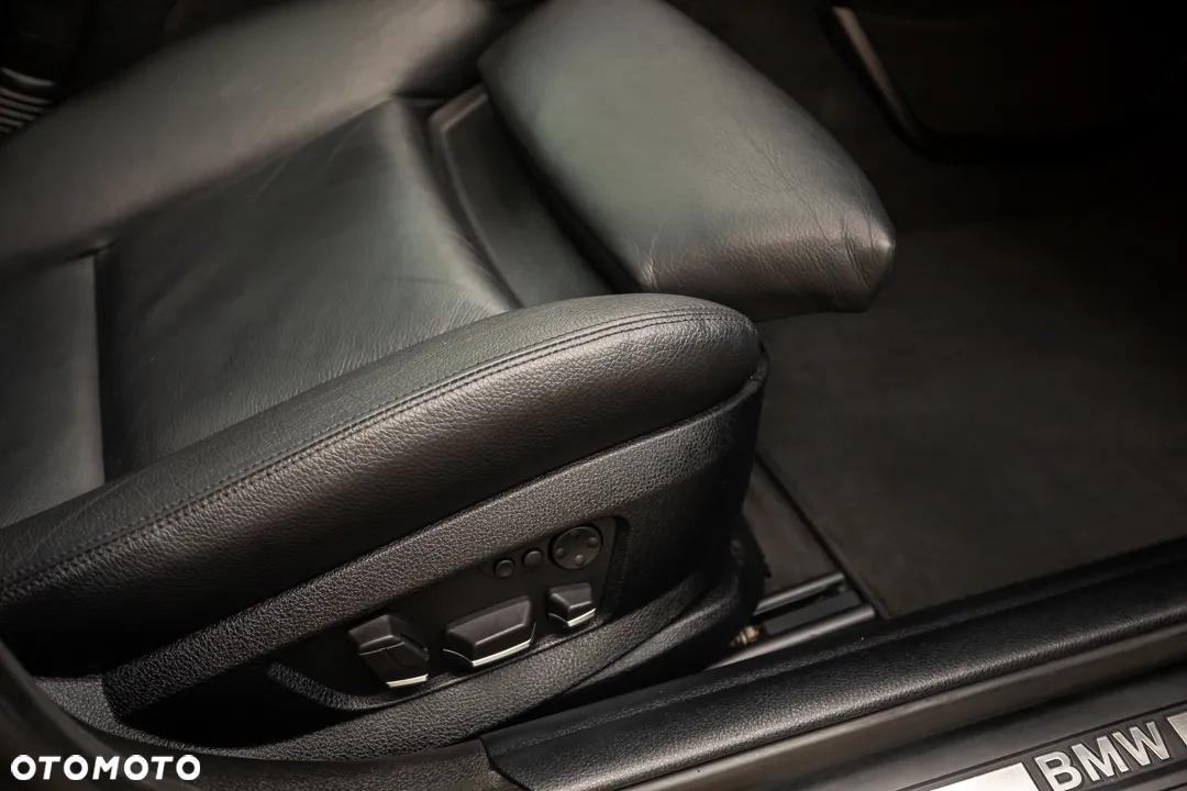 BMW Seria 5 530d xDrive - 24