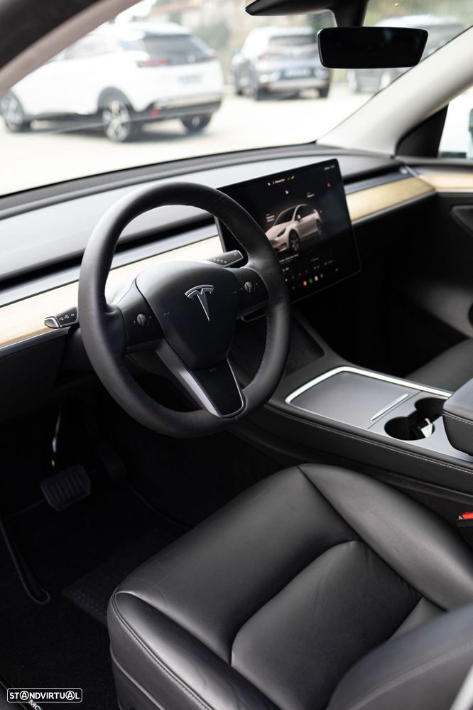 Tesla Model Y Long Range Dual Motor AWD - 2