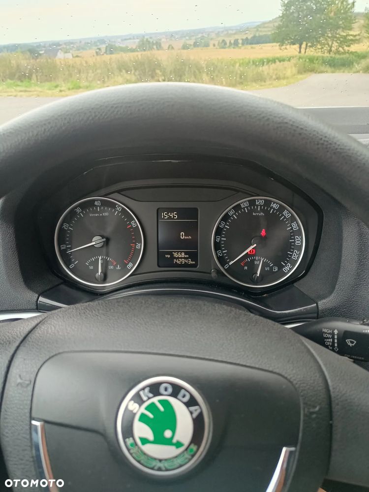 Skoda Octavia 1.6 Ambiente - 3