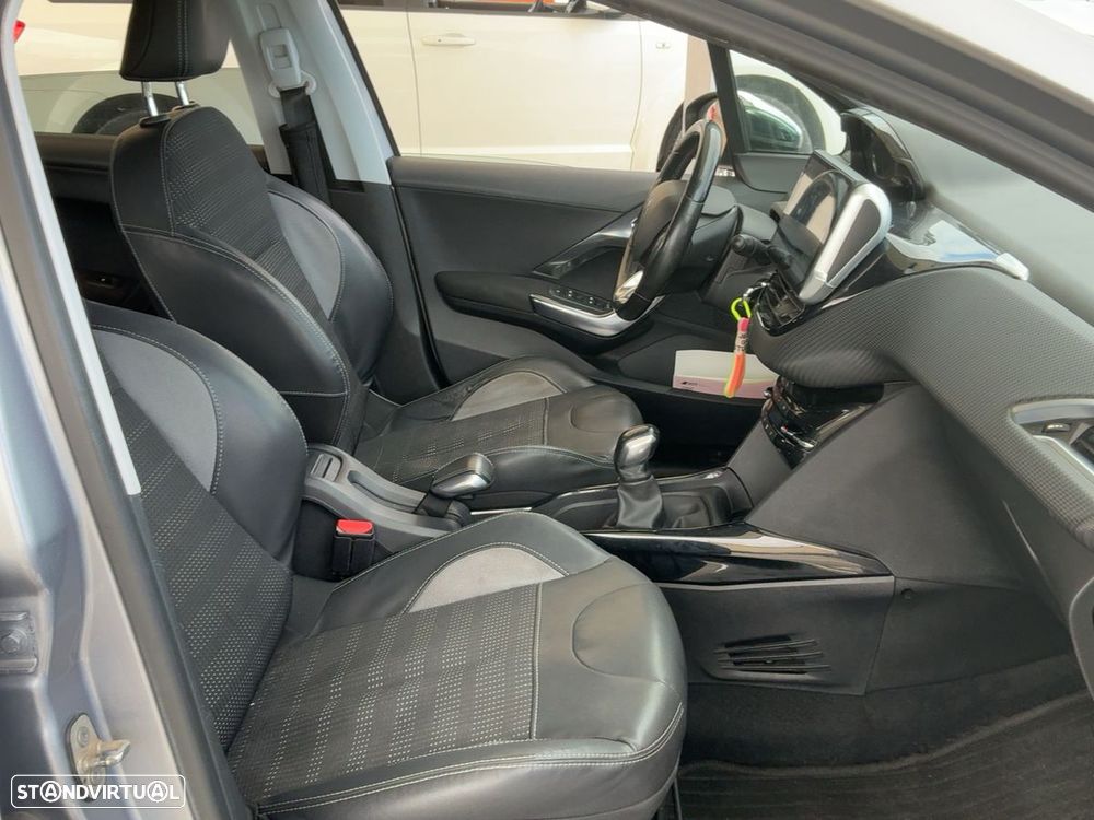 Peugeot 2008 1.2 VTi Allure - 21