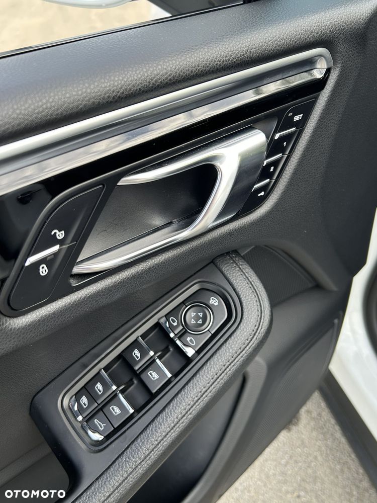 Porsche Macan - 22