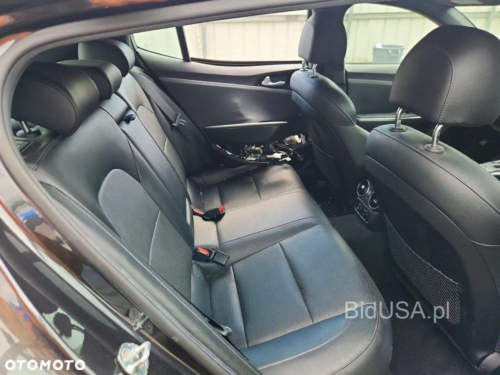 Kia Stinger - 10