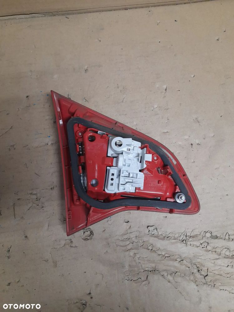 LAMPA PRAWY TYŁ W KLAPĘ OPEL MERIVA B nr 21628003 - 4