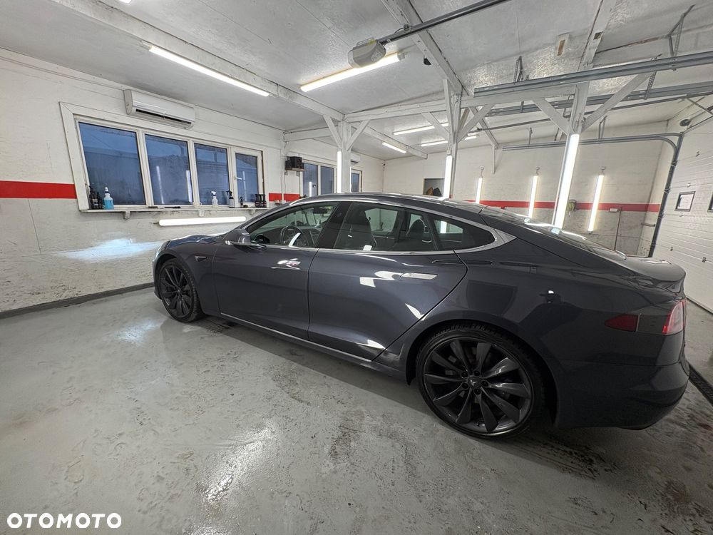Tesla Model S - 5