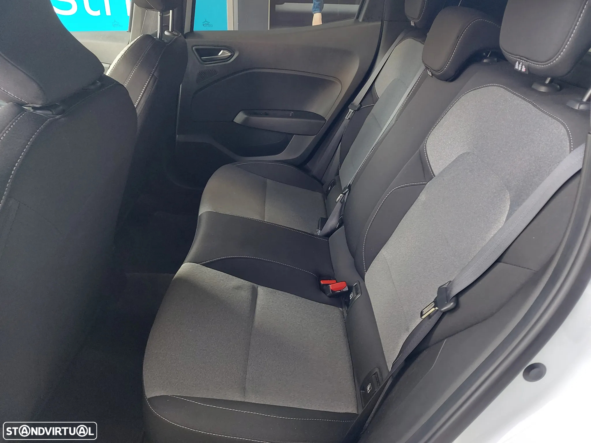 Renault Clio 1.0 TCe Evolution - 10