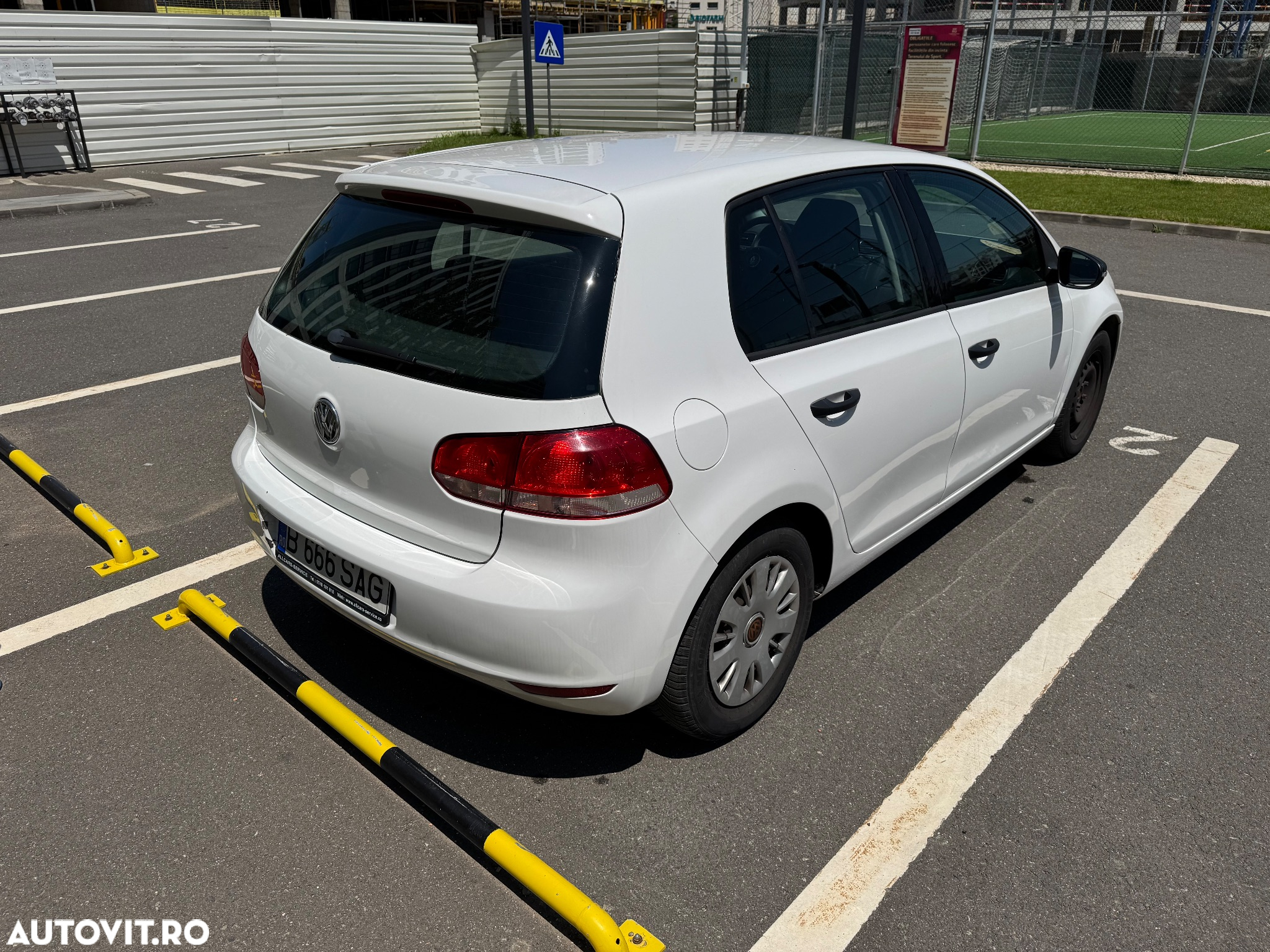 Volkswagen Golf 1.6 TDI DPF Trendline - 6