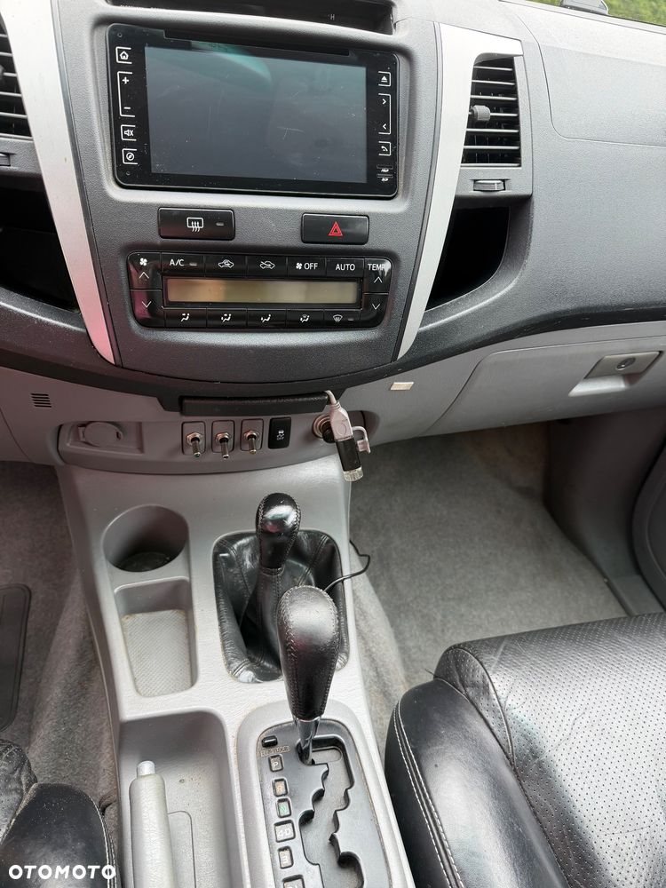 Toyota Hilux 3.0 D-4D SR5-X - 17
