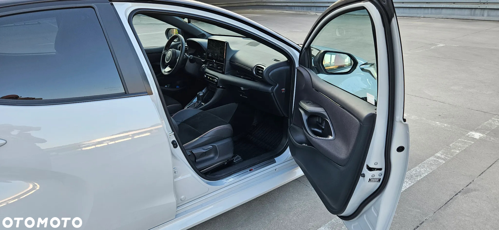 Toyota Yaris Hybrid 1.5 GR Sport - 16