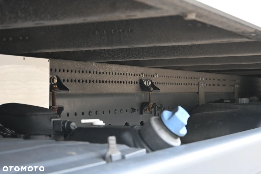 Mercedes-Benz Atego 1527 kontener 7,25 winda 2 T klima kamery - 11