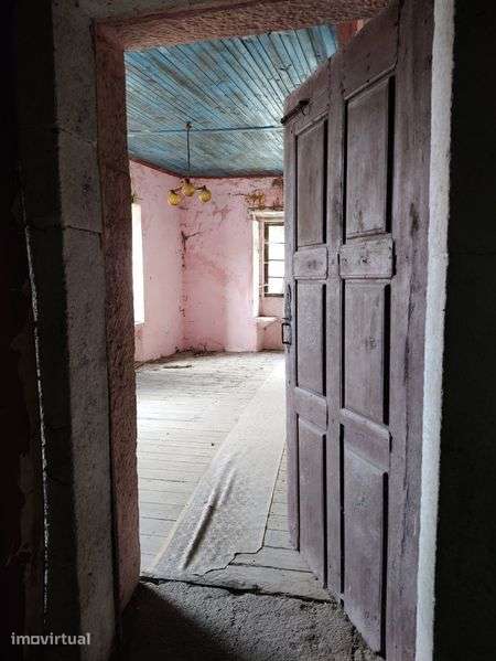 Casa antiga de pedra com quintal - Grande imagem: 3/10