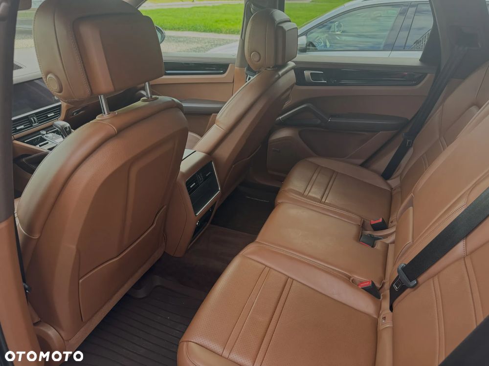 Porsche Cayenne - 12