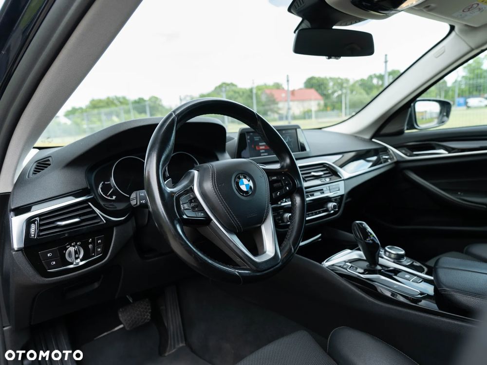BMW Seria 5 520d Sport Line sport - 17