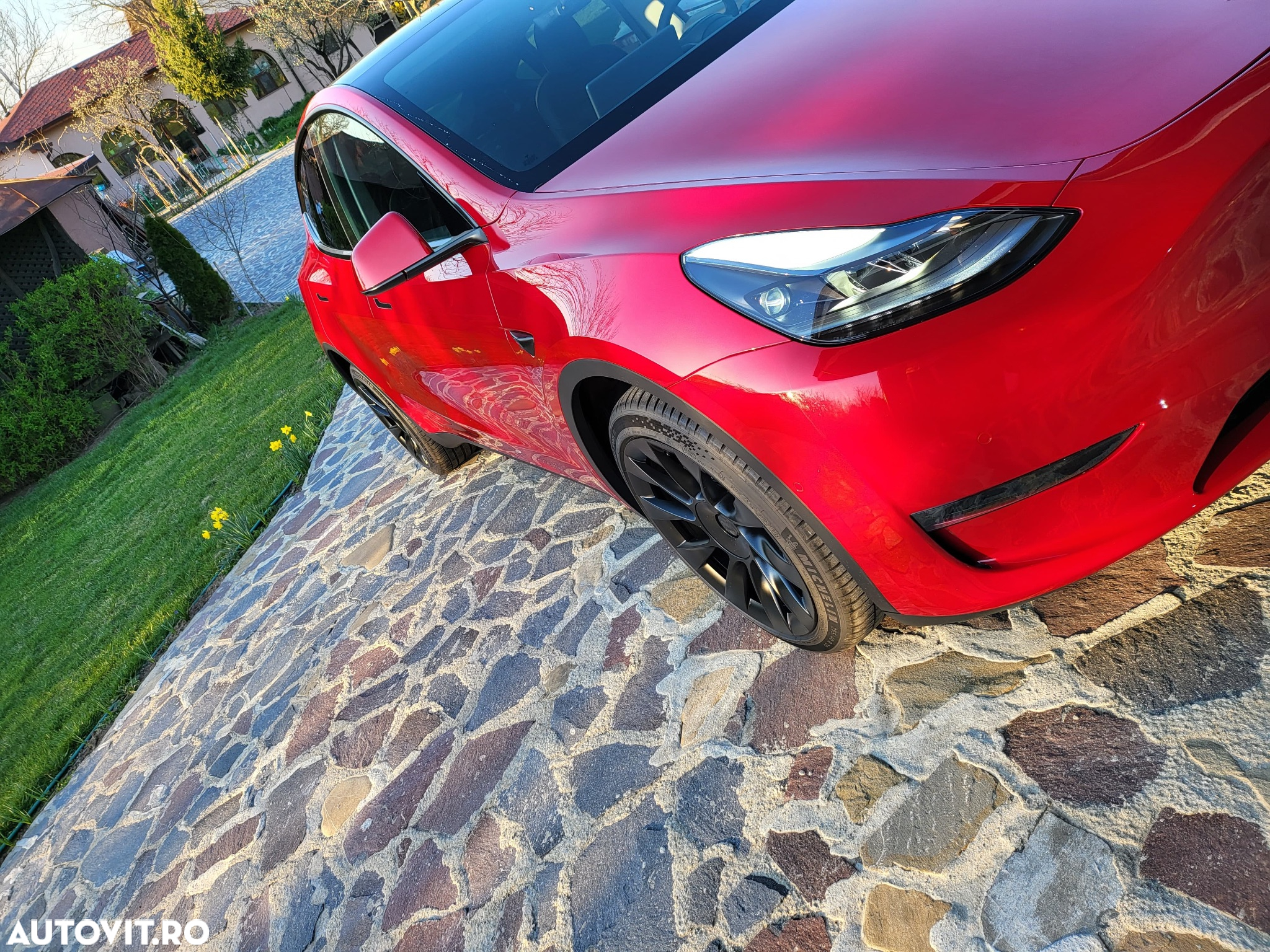 Tesla Model Y - 12