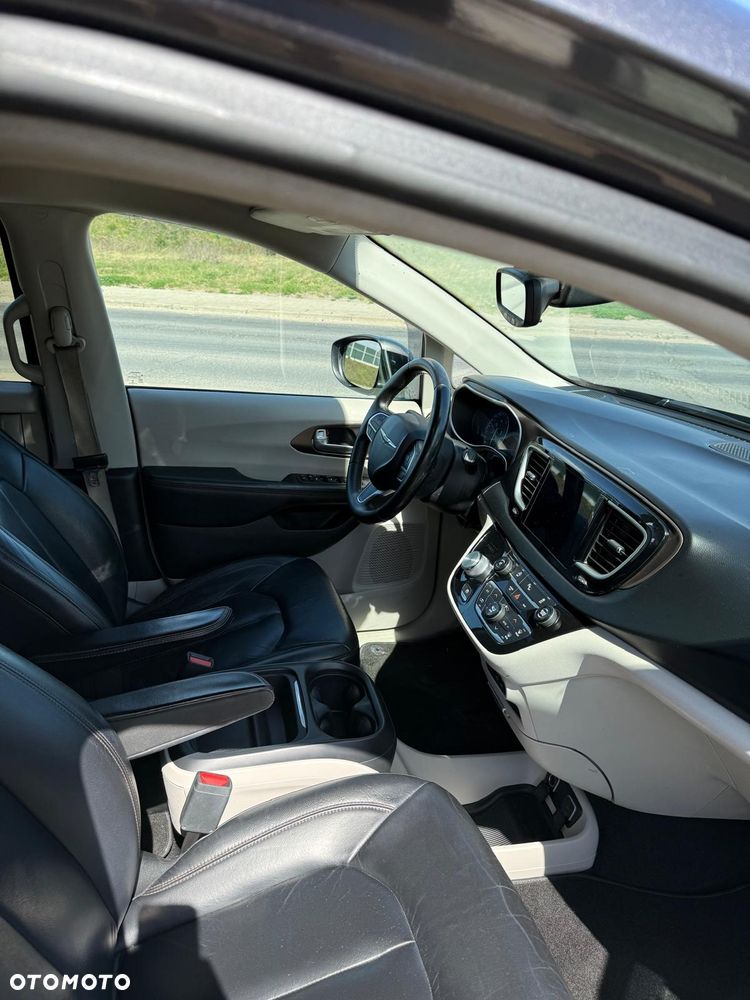 Chrysler Pacifica - 7