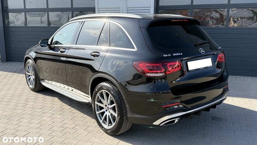 Mercedes-Benz GLC 300 d 4Matic 9G-TRONIC AMG Line - 3