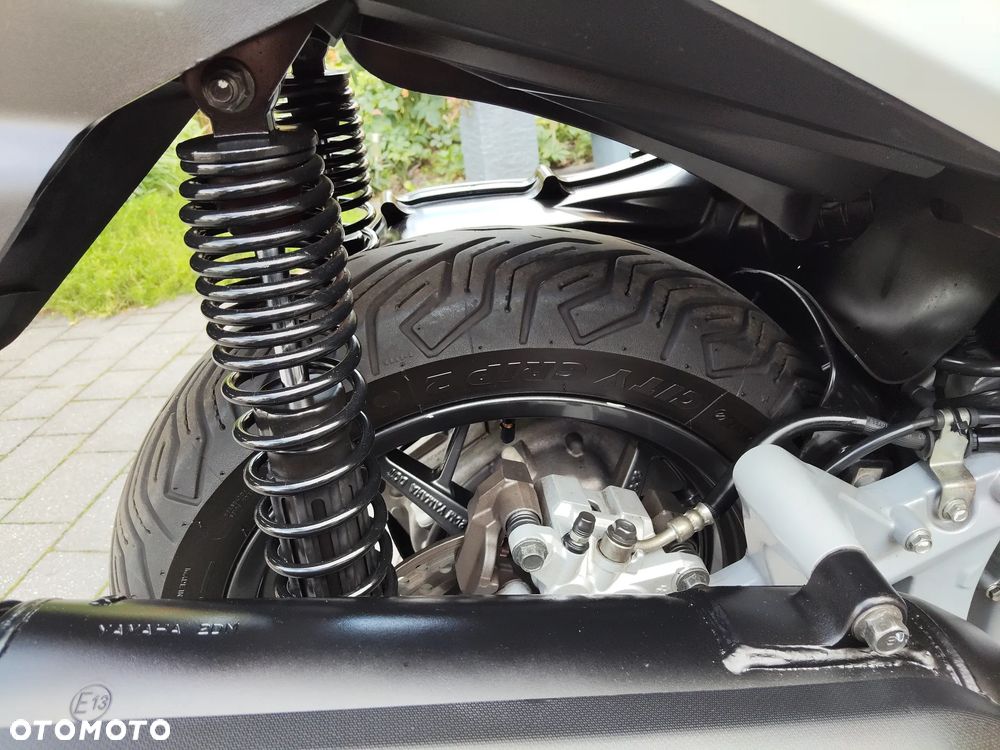 Yamaha X-max - 23