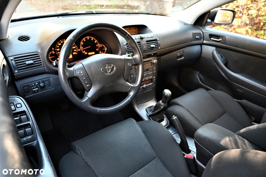 Toyota Avensis - 11