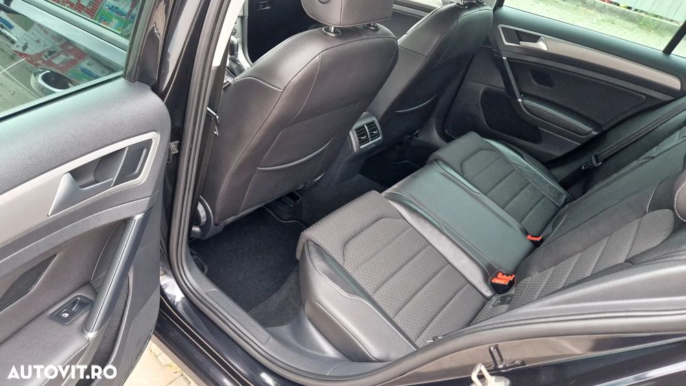 Volkswagen Golf - 24