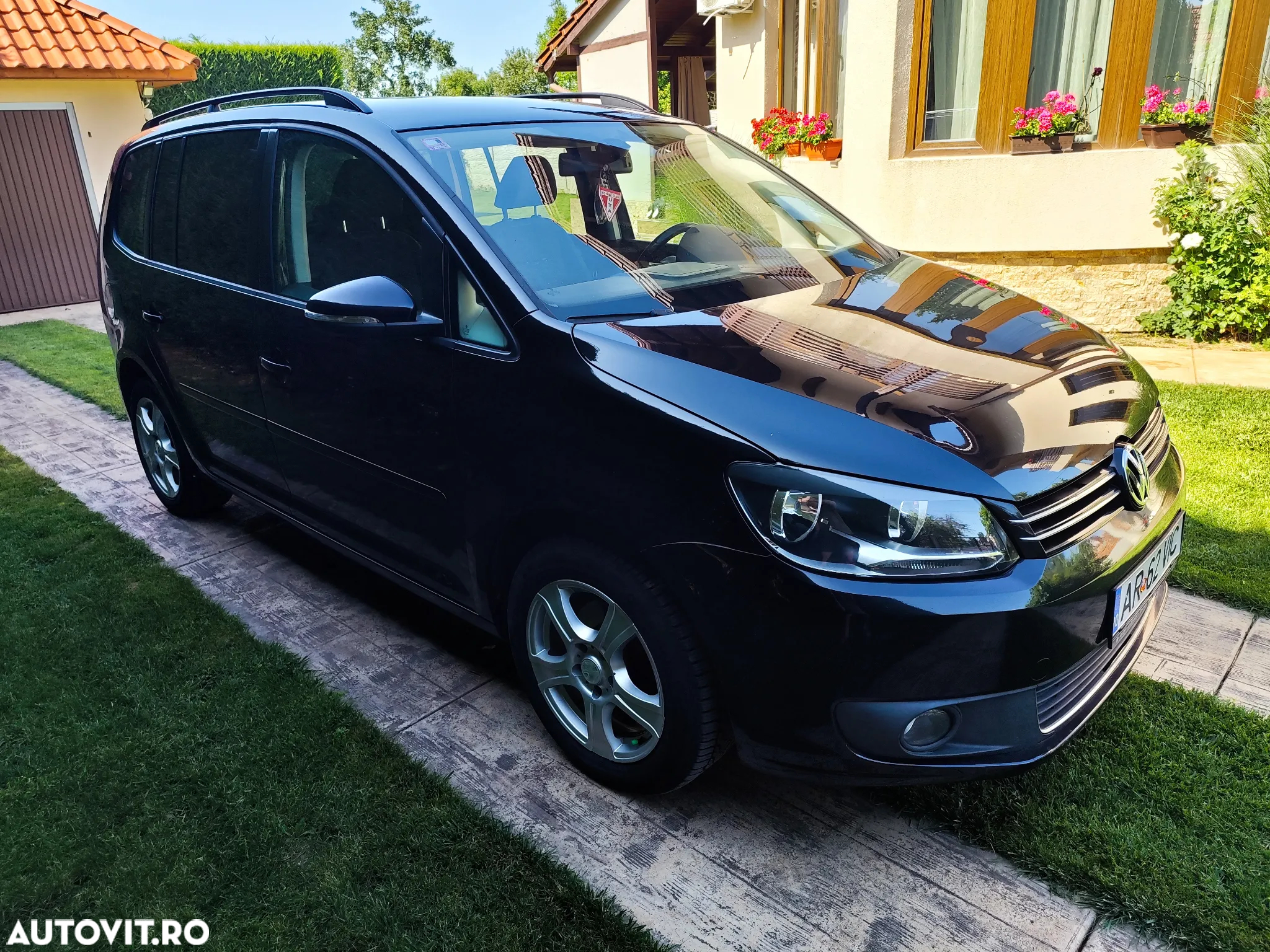 Volkswagen Touran Cross 1.6 TDI DSG - 4