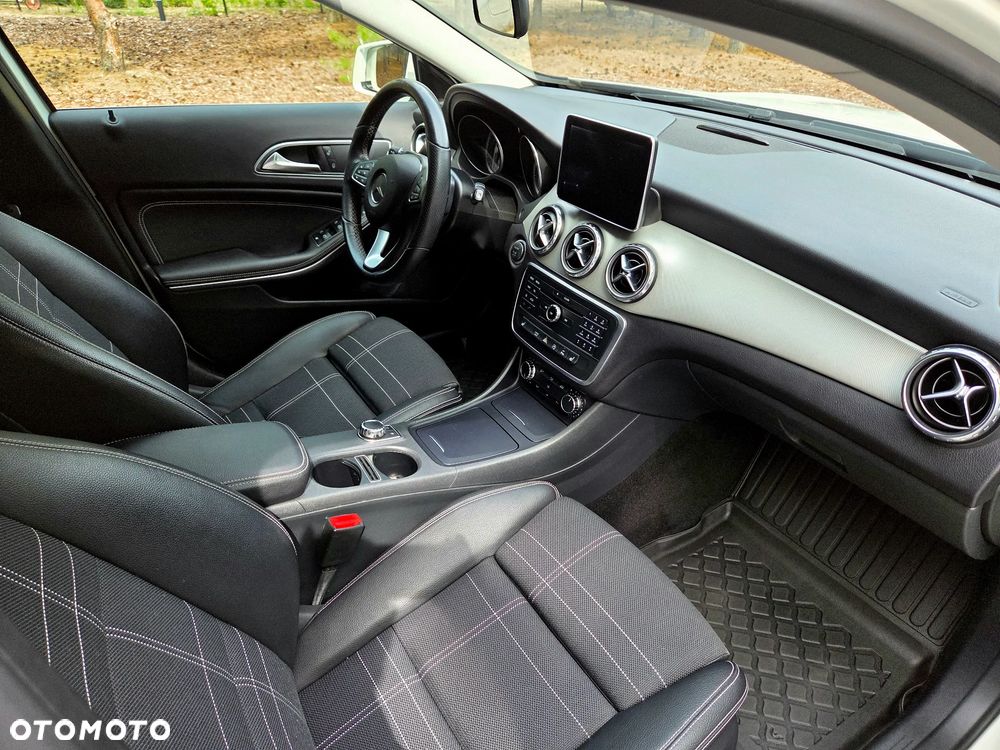 Mercedes-Benz GLA - 13