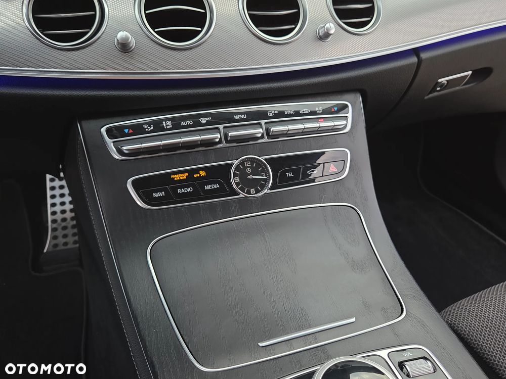 Mercedes-Benz Klasa E 220 d T 9G-TRONIC Exclusive - 33