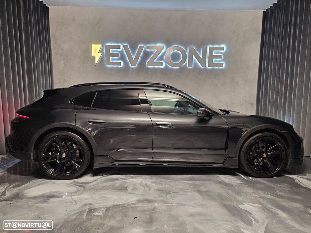 Porsche Taycan Cross Turismo 4 - 7