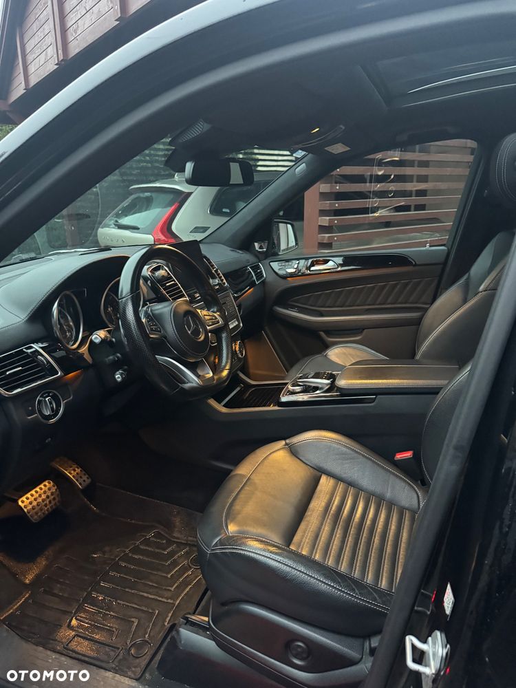 Mercedes-Benz GLS - 18