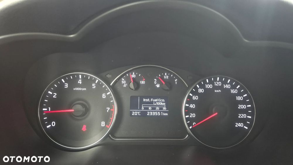 Kia Carens 1.6 GDI Dream Team Edition - 27