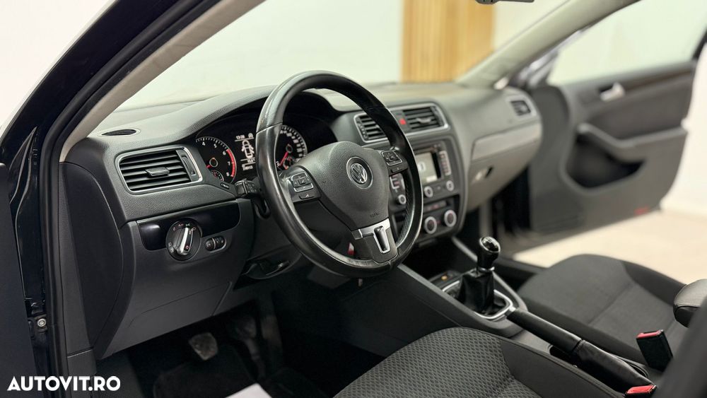 Volkswagen Jetta 1.2 TSI Comfortline - 6