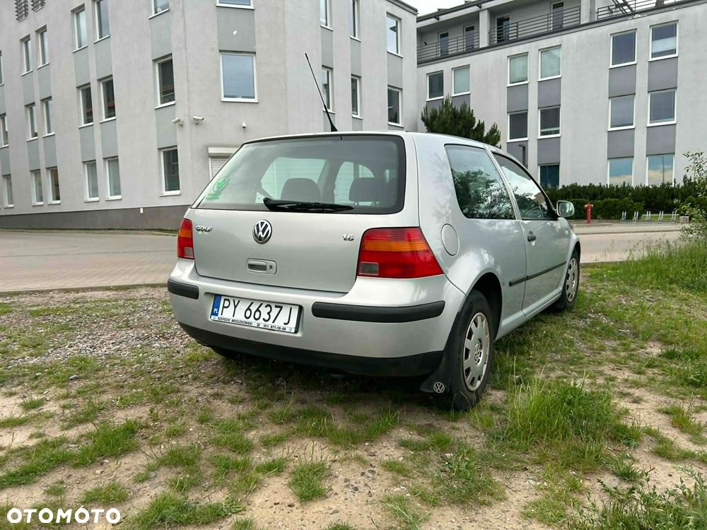 Volkswagen Golf 1.6 Basis - 1