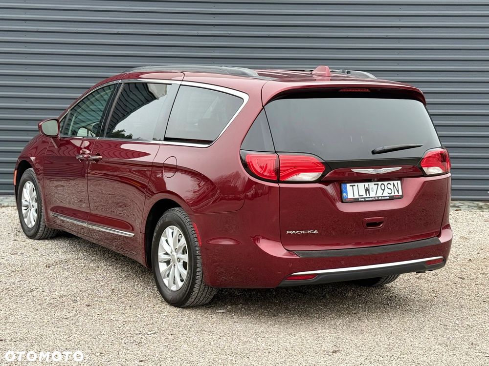 Chrysler Pacifica - 8