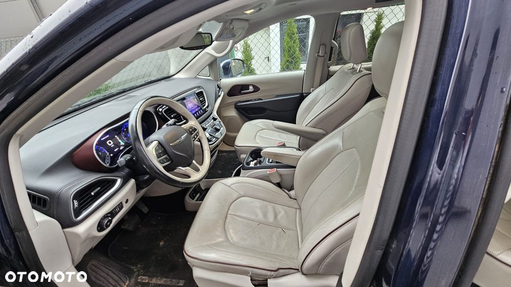 Chrysler Pacifica - 11