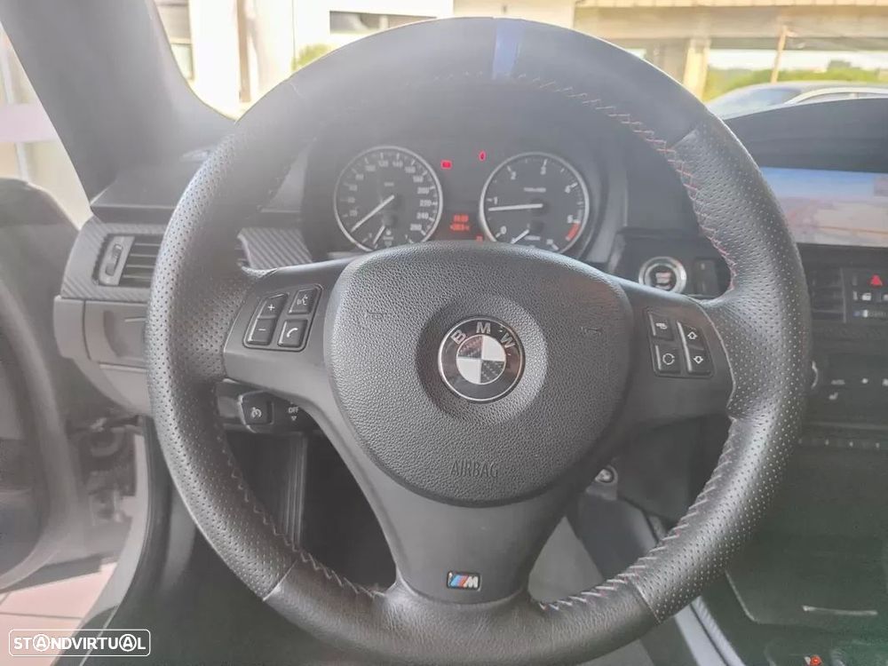 BMW 320 d Coupe Edição M Auto - 26