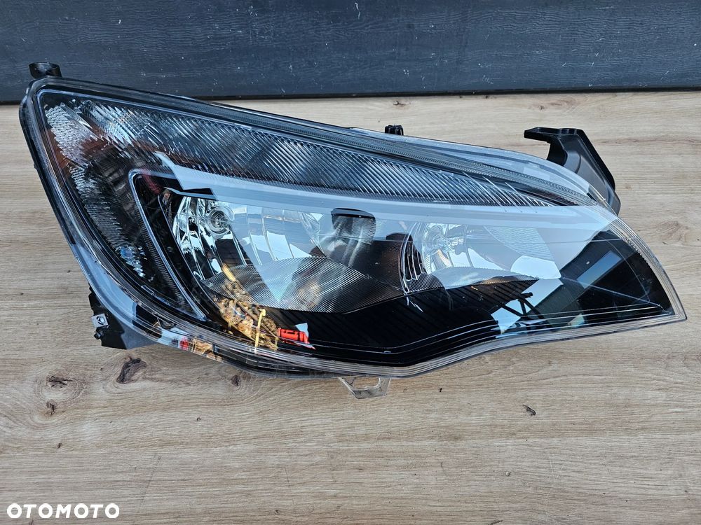 LAMPA PRAWA PRZEDNIA PRAWY PRZÓD OPEL ASTRA J CIEMNA !!!Z LED!!! 100% OK EUROPA BARDZO ŁADNA