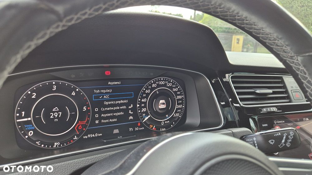 Volkswagen Golf - 8