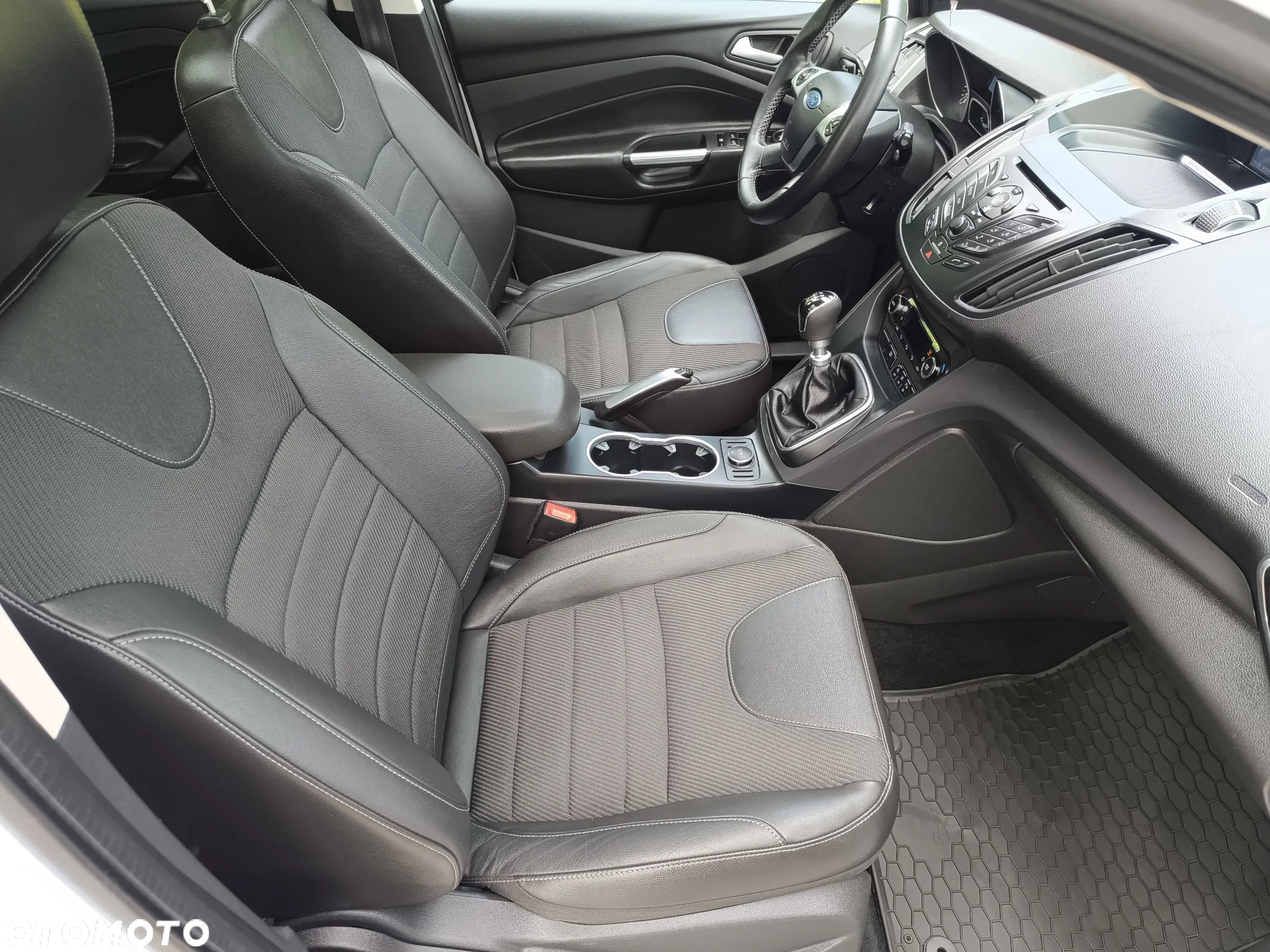 Ford Kuga 1.6 EcoBoost 2x4 Trend - 31